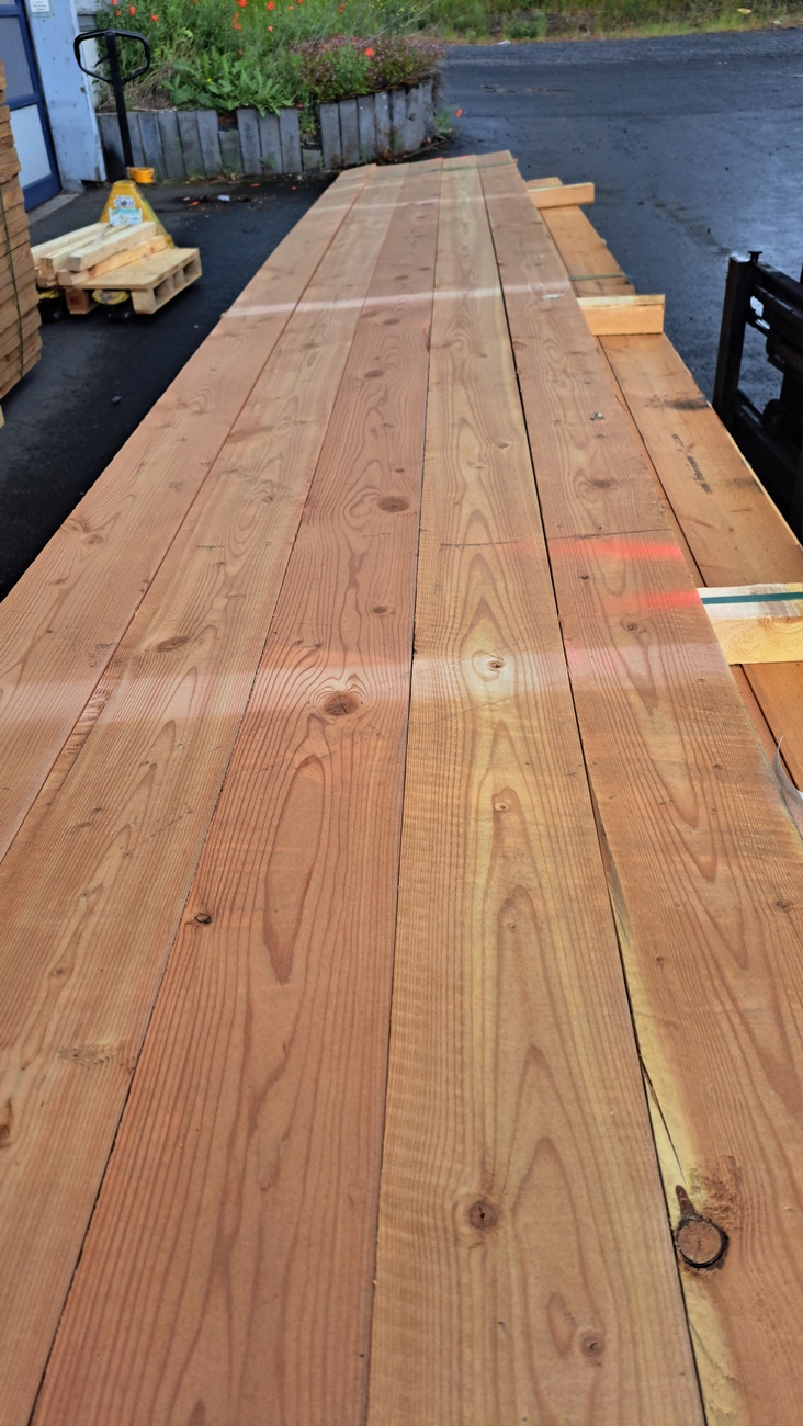 8 m² Douglasie Glattkantbretter 29x145 mm als Boden-Deckel-Deckelschalung