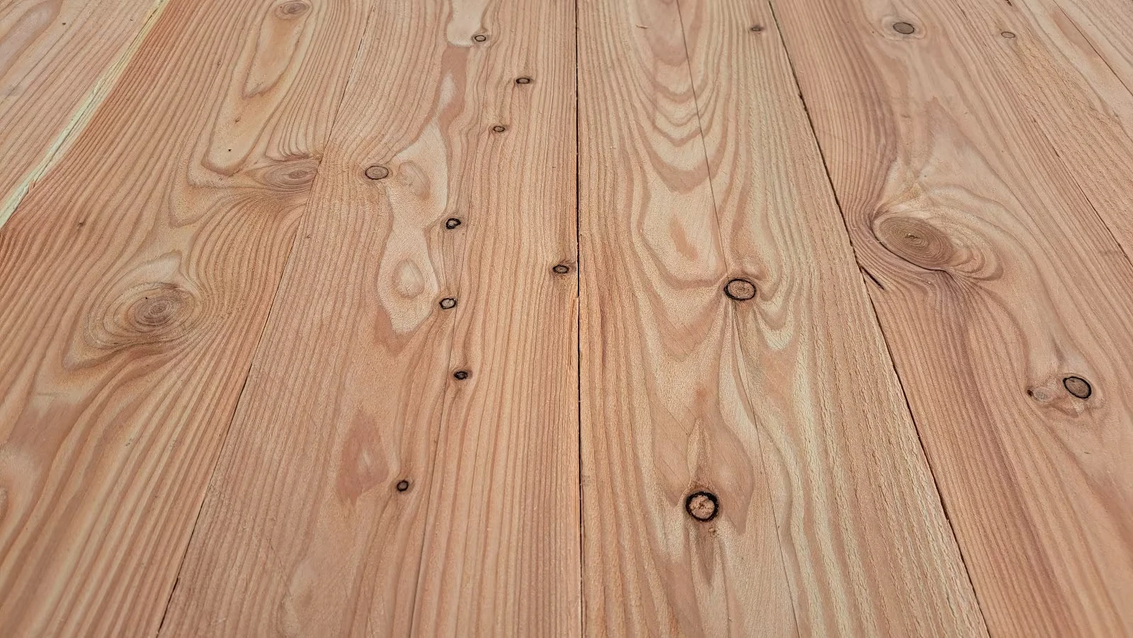 111 m² Lärche / Douglasie Fassadenbretter 23x200 mm als Boden-Deckel-Schalung
