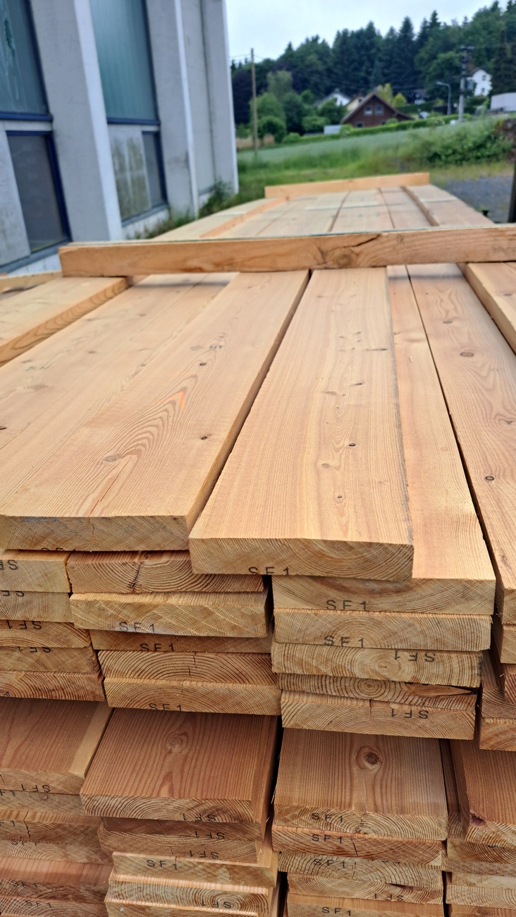 68 m² Lärche Glattkantbretter 29x145 mm als Boden-Deckel-Deckelschalung