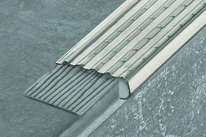 Schlüter Trep-EK TEK Treppenprofil Edelstahl V2A aufklebbar 2,5 m