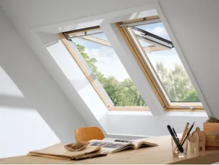 Velux GPL 3069 Klapp-Schwing-Fenster Energie Hitzeschutz Holz klar lackiert