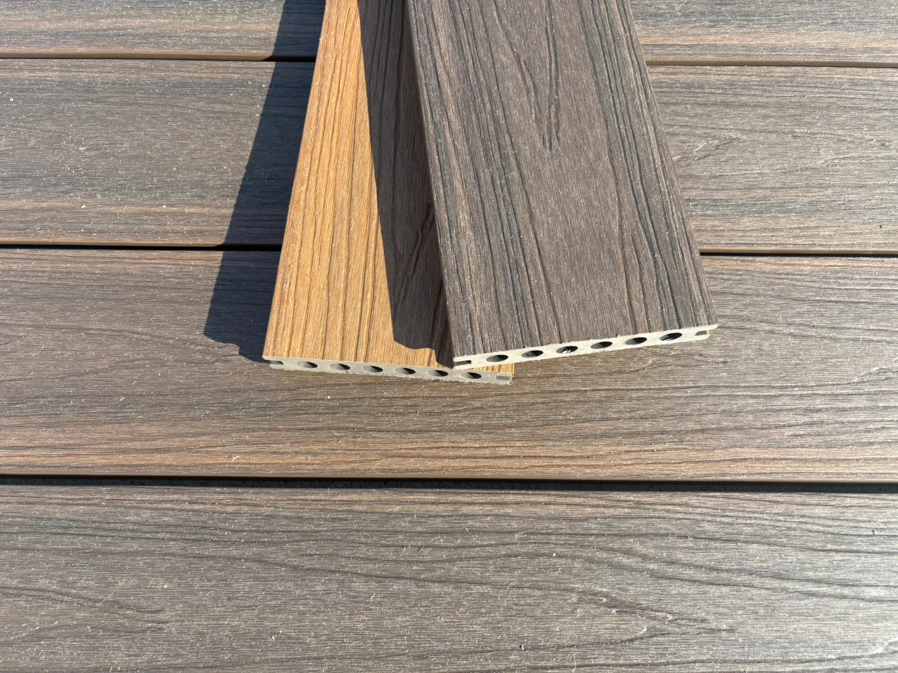 BPC Terrassendielen Komplettset Addition HELLBRAUN / DUNKELBRAUN beschichtet 22x136 mm