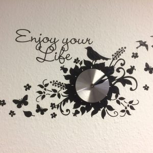 Wandtattoo mit Quarzuhr