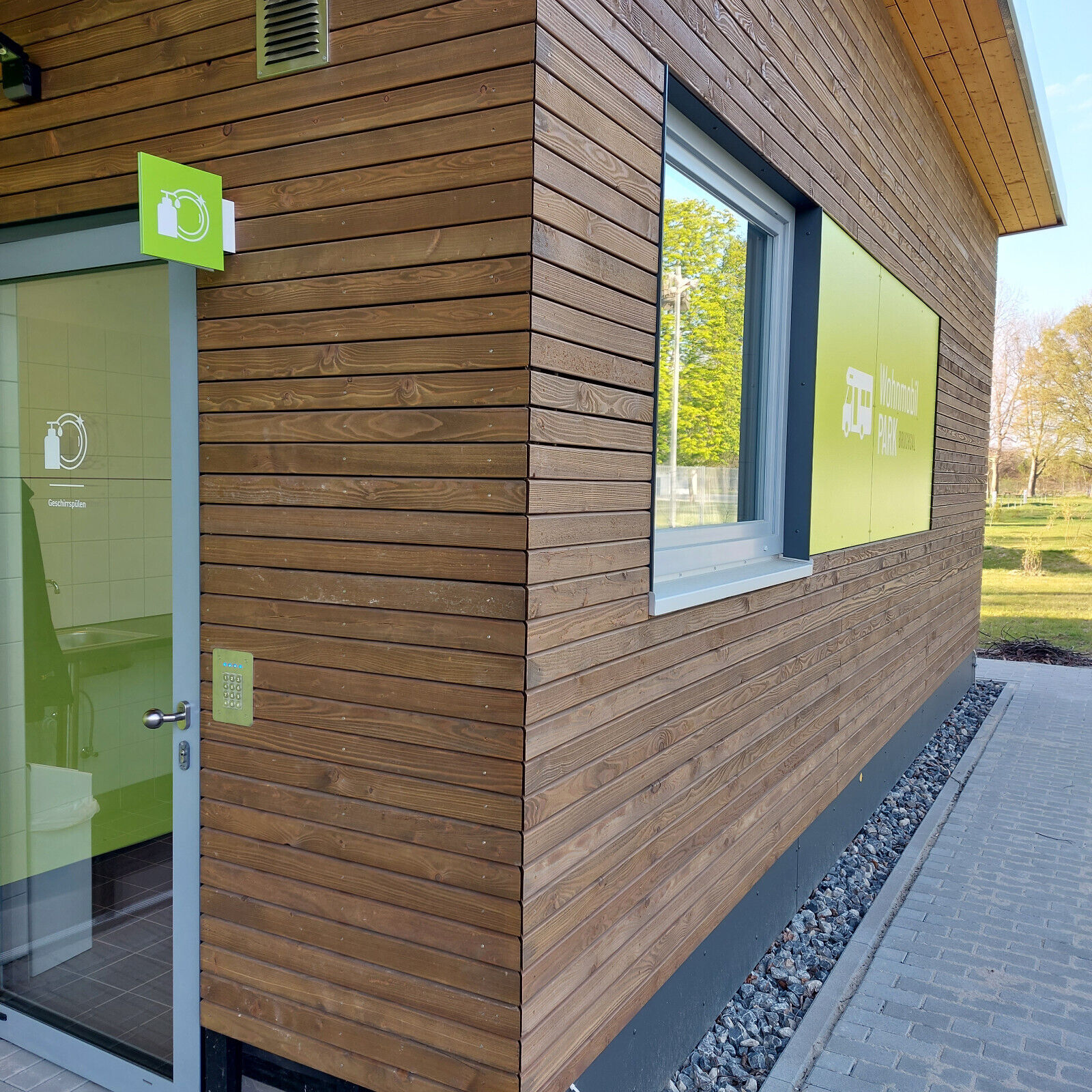 Sibirische Lärche Fassadenverkleidung-Profilholz / Terrassendielen 28x60 mm